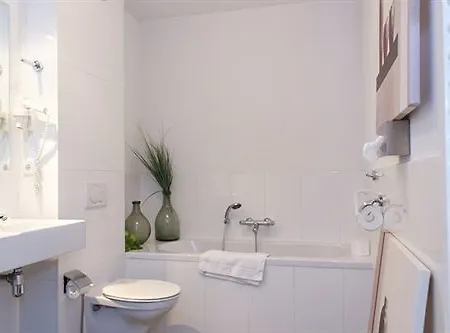 Hotel Boutique Quartier Du Port 4*